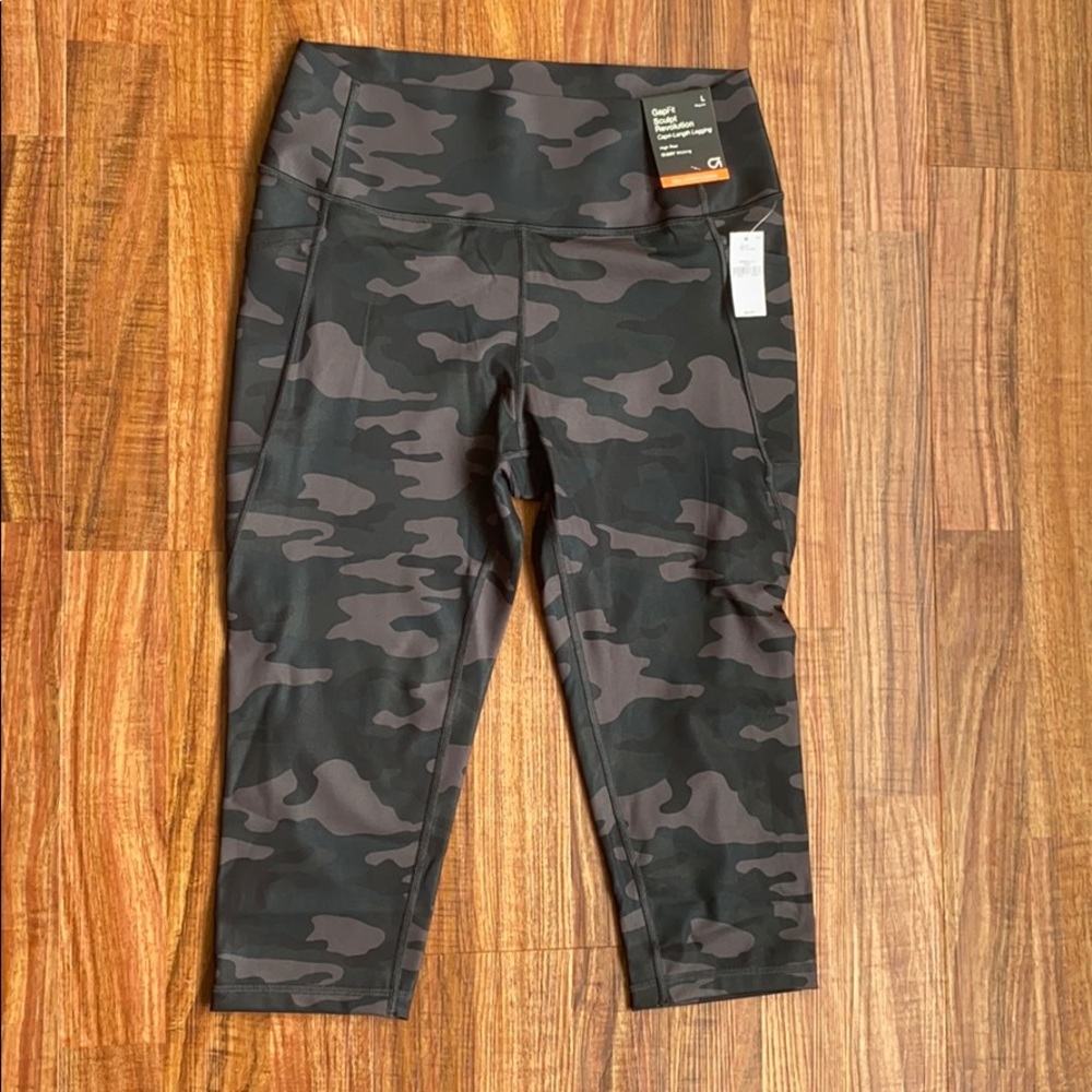 GapFit  Sculpt Revolution Capri Length Legging